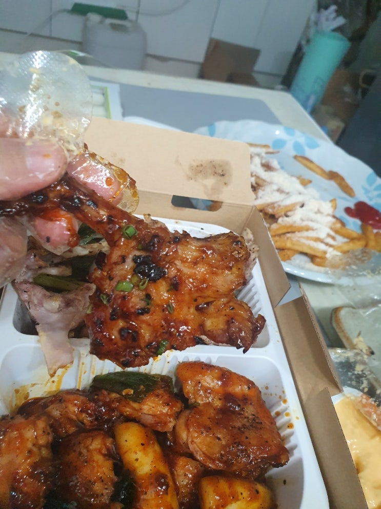 감탄계 숯불치킨 대치점에서 반반구이 시켜봤어요 강남치킨