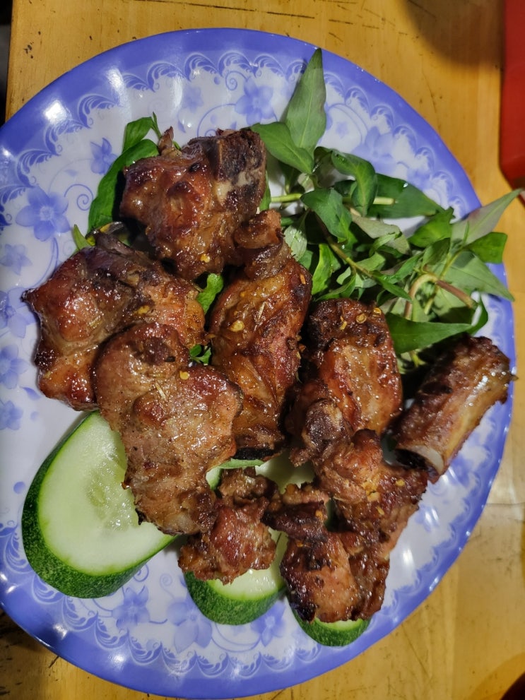   베트남 여행 다낭 하이코이 닭날개 800원 돼지갈비 1,500원 발리 sate 사떼 태국 방콕 닭날개 맛집