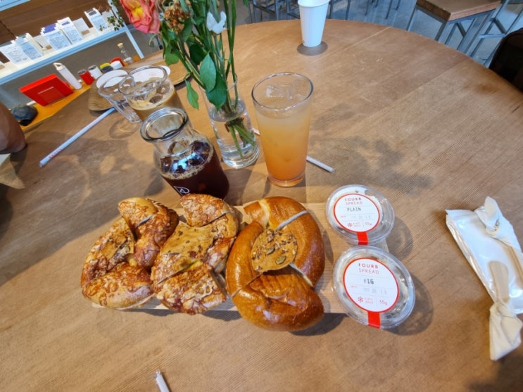  베이글이 맛있는 카페 - 포비(FourB) 을지로점