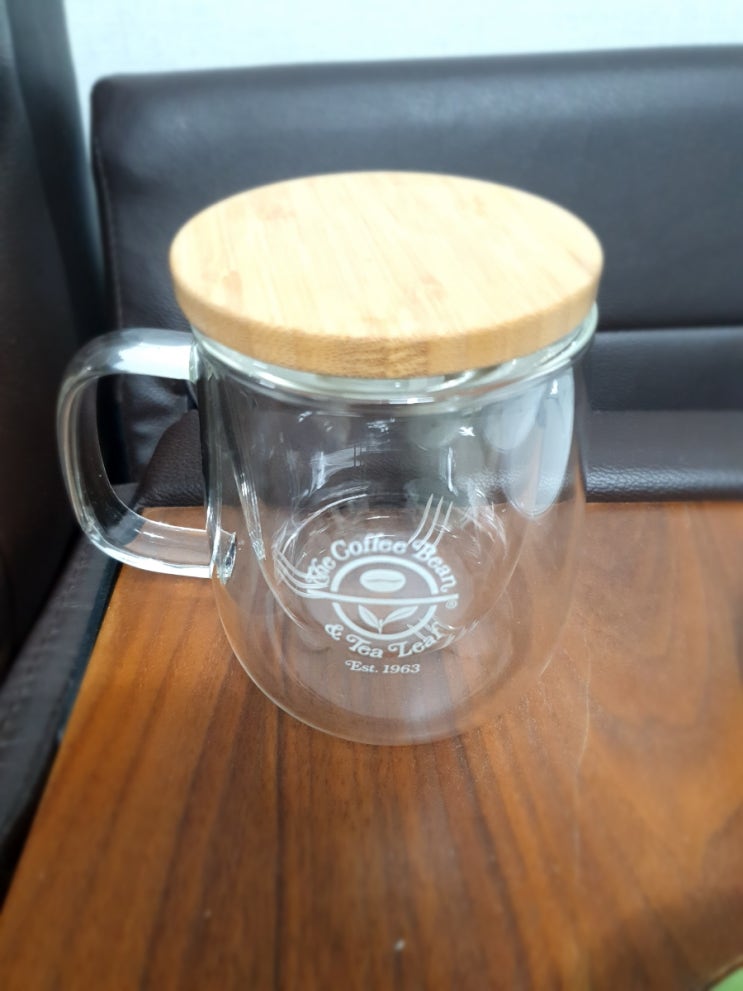  맥주는 잔에 먹어야 제맛이지! 친구가 선물해준 커피빈 글라스 티 머그