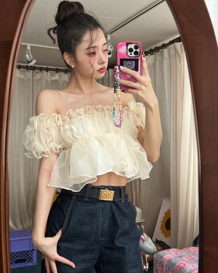 프리지아(송지아)의 럭셔리한 일상, 롤스로이 차 타고 플렉스...사람들은 '차 시트'에 주목했다 프리지아(송지아)의 럭셔리한 일상, 롤스로이 차 타고 플렉스...사람들은 '차 시트'에 주목했다