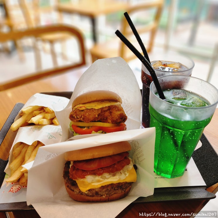 명동 맛집 모스버거, 신메뉴 핫썸머 치킨버거 먹어봤어요 명동 맛집 모스버거, 신메뉴 핫썸머 치킨버거 먹어봤어요