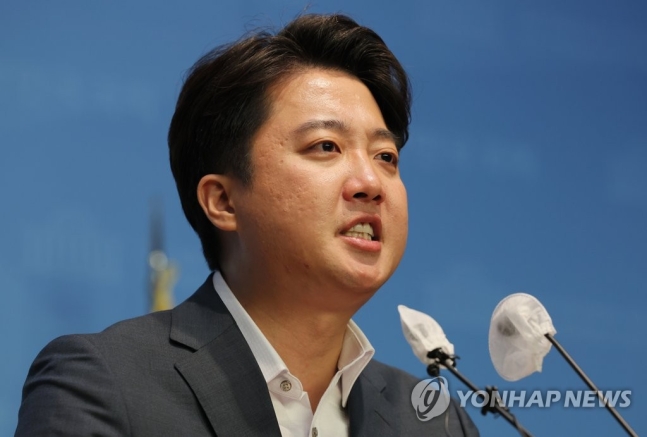 與, 이준석 '양두구육' 개고기 발언 시끌…'尹 겨냥' 놓고 논란 與, 이준석 '양두구육' 개고기 발언 시끌…'尹 겨냥' 놓고 논란
