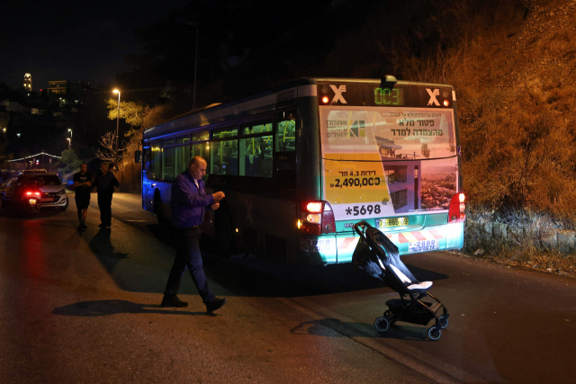 <b>예루살렘</b>서 새벽 <b>버스</b>에 총기 난사…임신부 포함 7명 부상(2022)