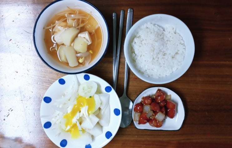  [일상] 아침밥 해주던 남편/ 손톱을  썰었다고~