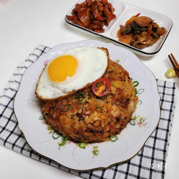 남은 양념치킨 데우기 요리 굴소스 치킨볶음밥 만들기 남은 양념치킨 데우기 요리 굴소스 치킨볶음밥 만들기