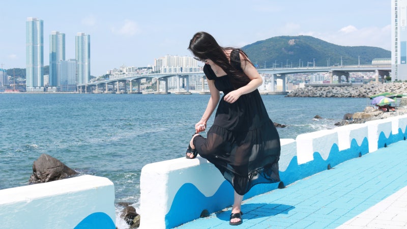 블랙롱원피스 쉬폰 민소매로 코디 완성