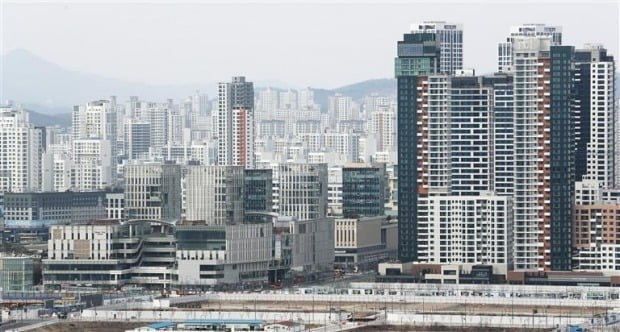 "11억 하던 아파트, 2년 만에…" 세종 집주인들 '부글부글' "11억 하던 아파트, 2년 만에…" 세종 집주인들 '부글부글'