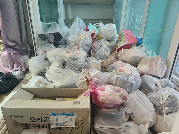 쓰레기 2.5t 나온 그 남자 집, ‘외로움’의 냄새가 났다 쓰레기 2.5t 나온 그 남자 집, ‘외로움’의 냄새가 났다