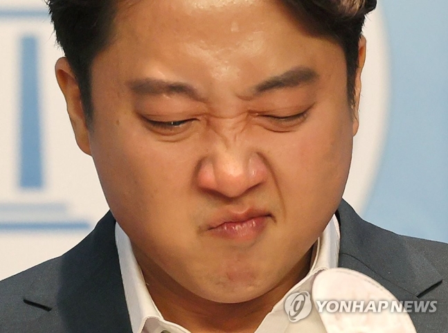 이준석 "尹 '이 XX 발언', 윤핵관에 나 때리라는 지령 역할" 이준석 "尹 '이 XX 발언', 윤핵관에 나 때리라는 지령 역할"