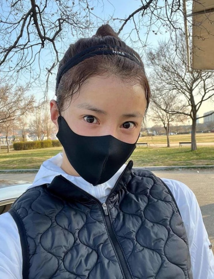 배우 이시영, 8.15Km 광복절 기념 마라톤 인증...보기 드문 '단체샷'에 시선이 쏠리고 있다 배우 이시영, 8.15Km 광복절 기념 마라톤 인증...보기 드문 '단체샷'에 시선이 쏠리고 있다