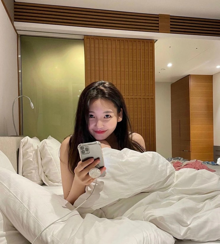그룹 애프터스쿨 멤버 레이나, 길거리 헌팅까지 당했다...침대 위에서 휴식 취하는 중 그룹 애프터스쿨 멤버 레이나, 길거리 헌팅까지 당했다...침대 위에서 휴식 취하는 중