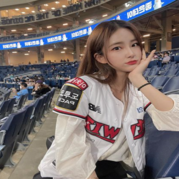 KT에 진심인 치어리더 찌나뇽 김진아(KT 김진아, KT치어리더, 롯데치어리더, KT농구치어리더, 삼성생명치어리더, 찌나뇽, 부산출신치어리더)