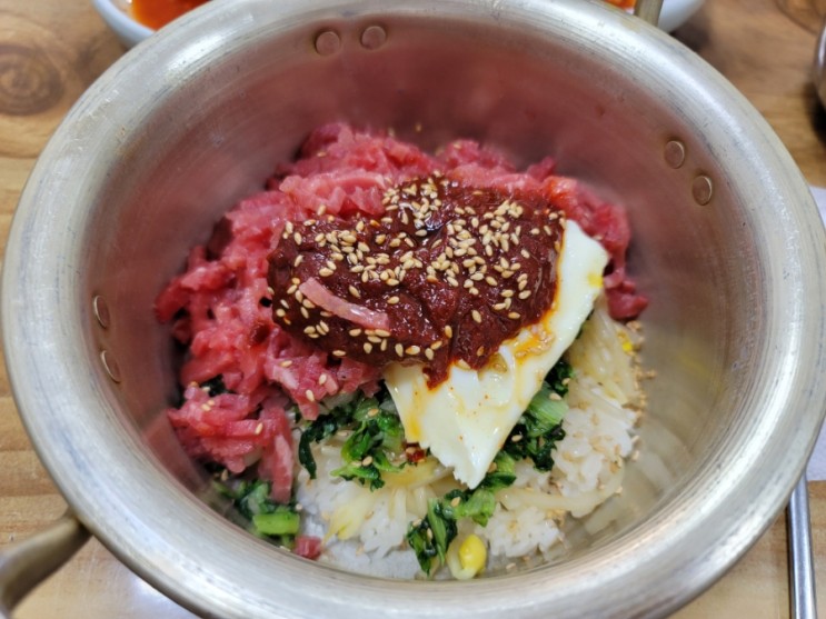 [창원] 고추장의 텁텁함이 없는 비법 양념장, 40년 전통의 육회비빔밥 맛집, '마산집'