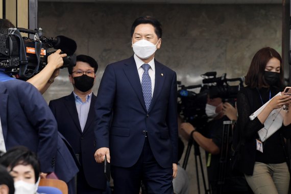 <b>김기현</b> "조국 <b>사퇴</b> 집회 '국민항쟁의 날'로 지정해야"