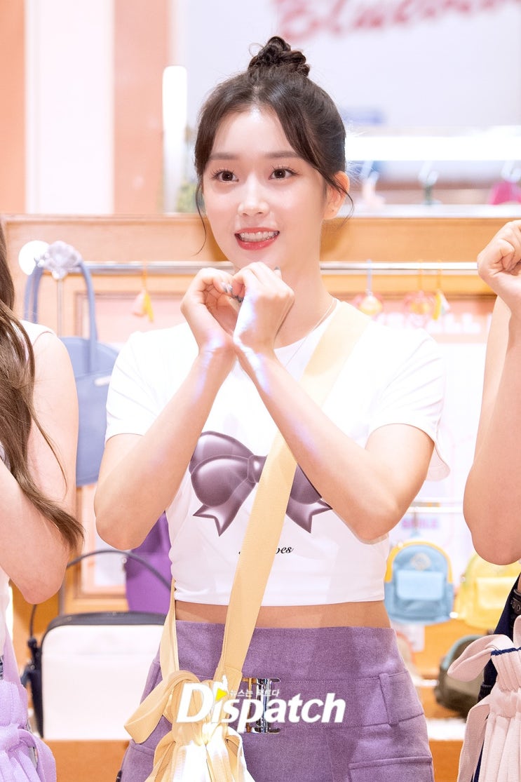 스테이씨 수민-시은-아이사-세은, 손 끝에 러블리 볼 빵빵 하트 우아한 금발 인형의 환생 스테이씨 수민-시은-아이사-세은, 손 끝에 러블리 볼 빵빵 하트 우아한 금발 인형의 환생