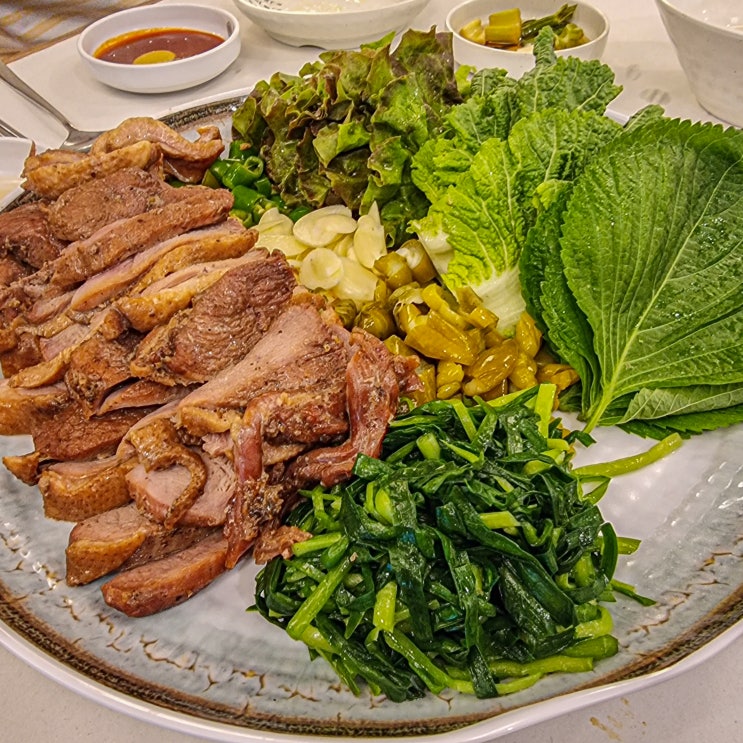  부드러운 오리수육을 파는 대전 수통골 감나무집