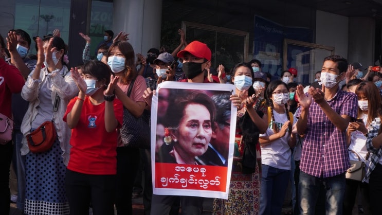  [Aug 16, 2022] 아웅산 수치 고문, 17년으로 형량 늘어