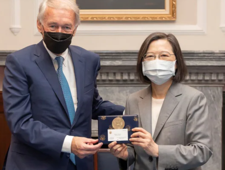 중국은 미국 의원들의 섬 방문 기간 동안 대만 근처에서 더 많은 공중 훈련을 실시합니다. 중국은 미국 의원들의 섬 방문 기간 동안 대만 근처에서 더 많은 공중 훈련을 실시합니다.
