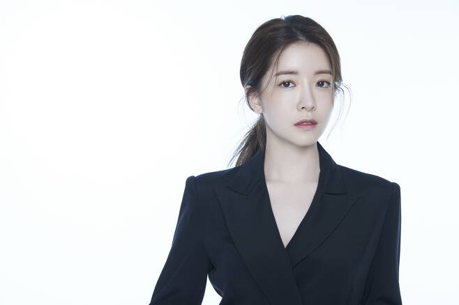 정인선, H& 엔터테인먼트 재계약  /  윤태영, SM C&C 전속계약