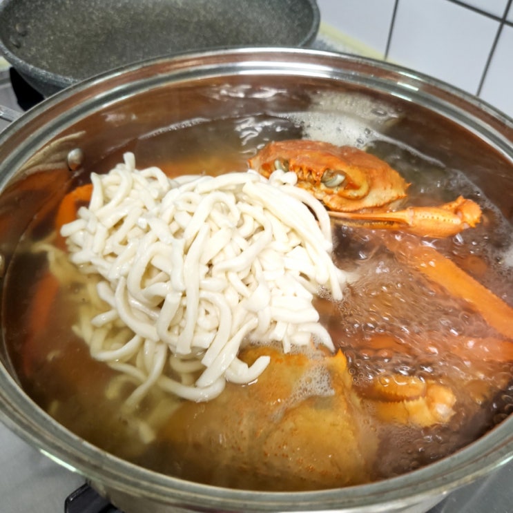  홍게칼국수 밀키트 시원한 국물이 끝내주는 밥한젓가락