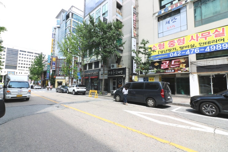  대전 둔산동 법원 앞 올 리모델링된  중소형 사무실 냉난방기, 탕비실 완비