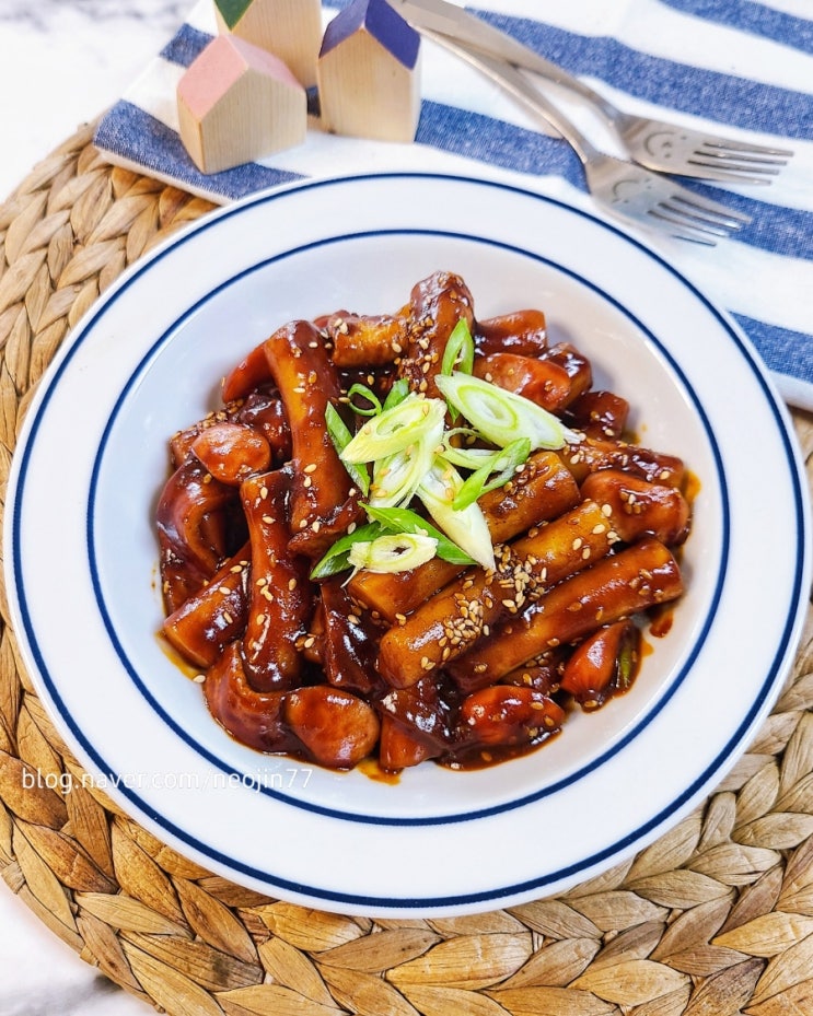 짜장떡볶이 만들기 간단한 짜장가루요리 매콤한 떡볶이 황금레시피 짜장떡볶이 만들기 간단한 짜장가루요리 매콤한 떡볶이 황금레시피