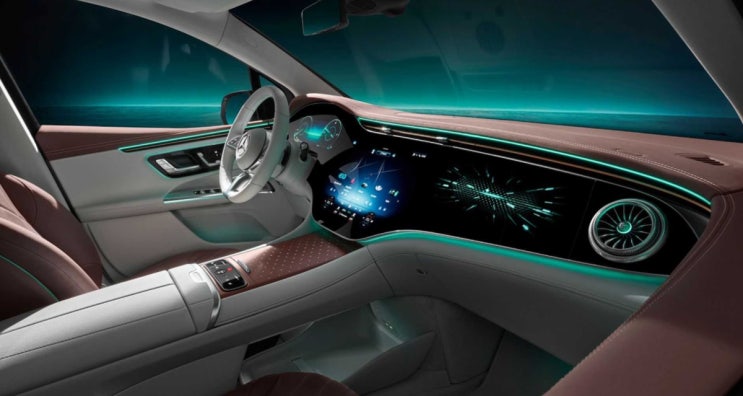  벤츠 EQE SUV 실내 이미지 공개 이건 우주선이야?