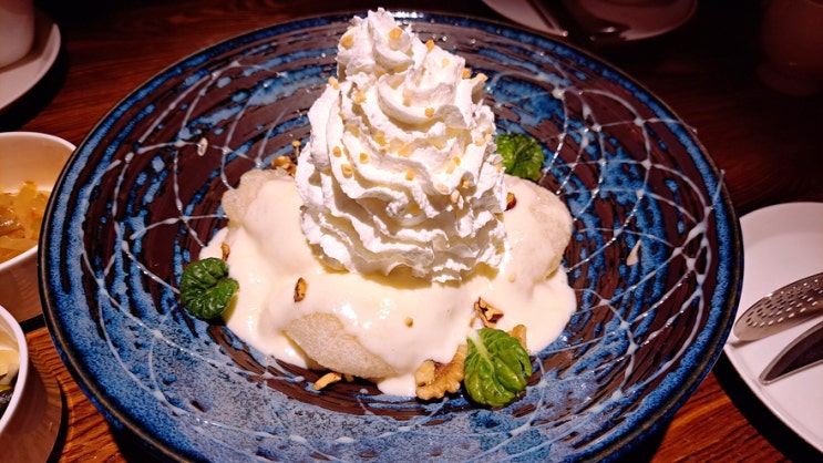 홍대 중화복춘 골드 크림새우는 여전히 맛있어! 이번에는 짜장면도 먹어보았다. 홍대 중화복춘 골드 크림새우는 여전히 맛있어! 이번에는 짜장면도 먹어보았다.