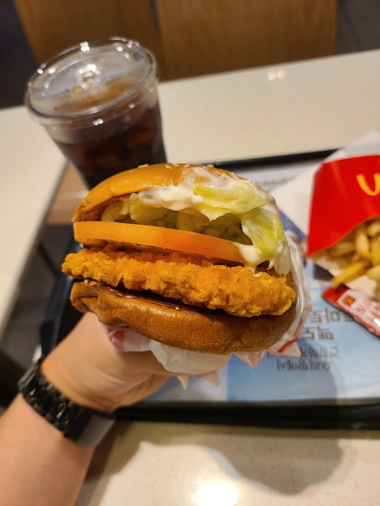 [맥도날드 햄버거 맛평가] #6. 맥도날드 맥스파이시 상하이버거 / 맥도날드 간판메뉴