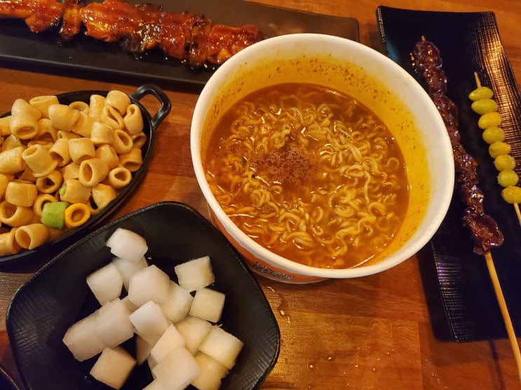 혼술하기 딱 좋은! 단체로가기 더 좋은! 더 꼬치다 아주대점