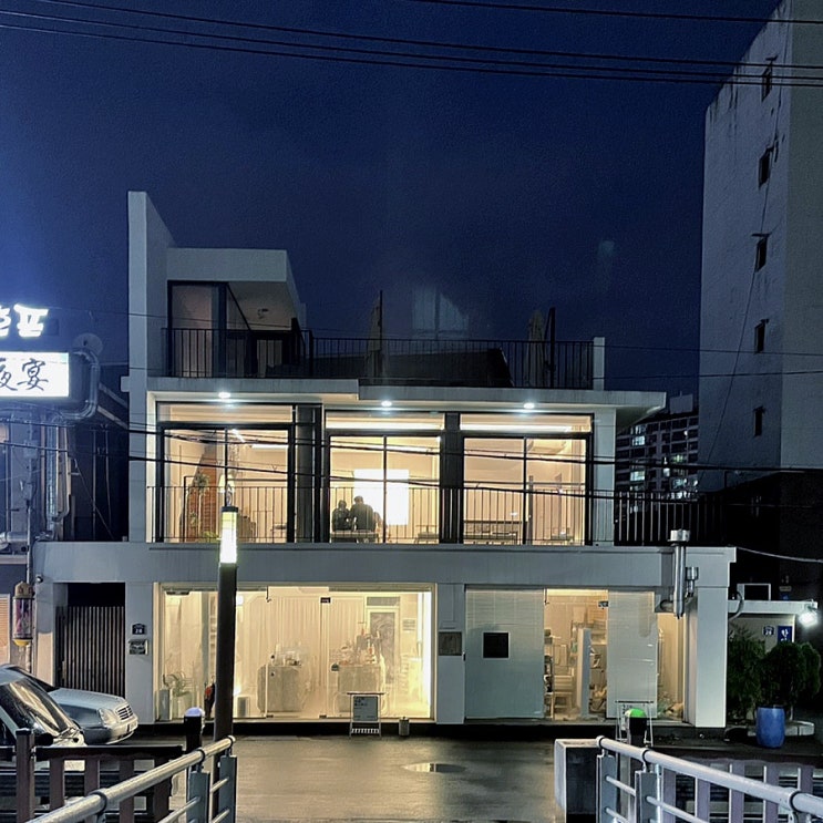  가고파커피로스터스 마산 양덕동 카페 저녁에도 화사한 깨끗한 분위기 맛집