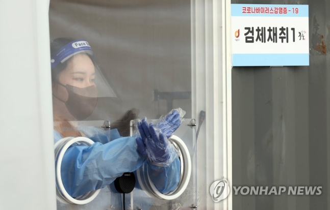 오늘 신규확진 18만명 안팎…"20만명 이내 정점 후 느리게 감소" 오늘 신규확진 18만명 안팎…"20만명 이내 정점 후 느리게 감소"
