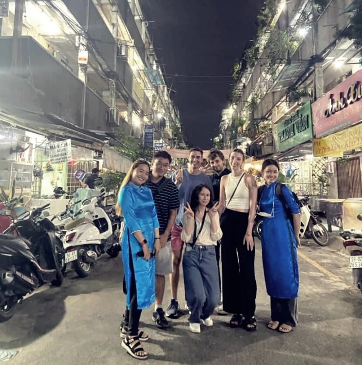 베트남 호치민 여행 아오자이 여성 라이더와 함께 하는 길거리 음식 야경 투어 후기 베트남 호치민 여행 아오자이 여성 라이더와 함께 하는 길거리 음식 야경 투어 후기