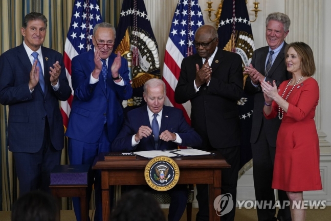 "韓 자동차업계, 美·中 양면전략으로 인플레 감축법 대응해야" "韓 자동차업계, 美·中 양면전략으로 인플레 감축법 대응해야"