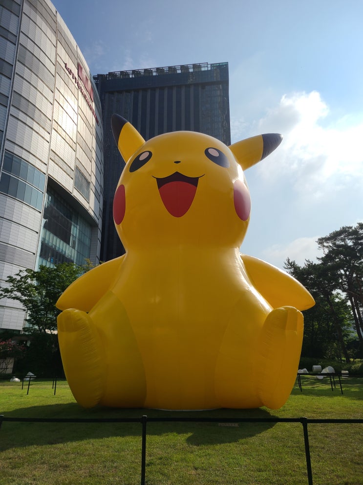  잠실 롯데월드몰 초대형피카츄 등장!(세븐일레븐 콜라보)