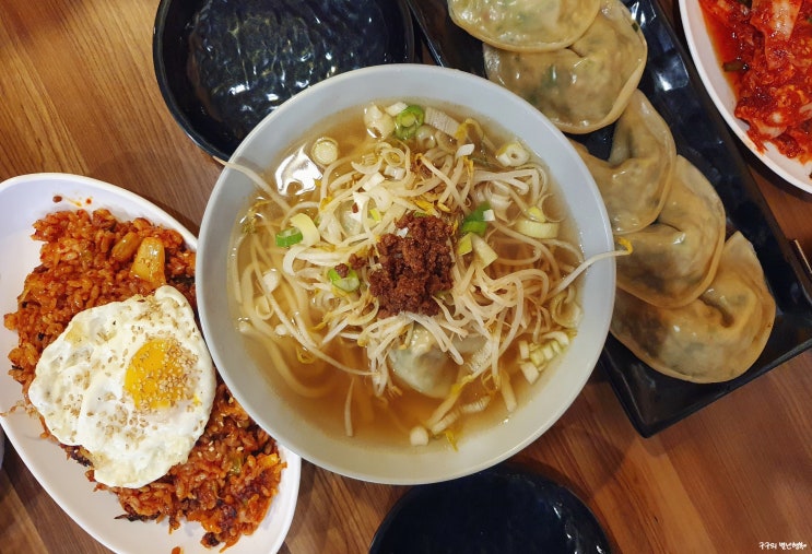  을지로 "꾸왁칼국수" 생활의달인에 나오는 줄서서먹는 식당. 깔끔하면서도 칼칼한 육수가 맘에들어 (feat. 김치볶음밥 대박 맛집)