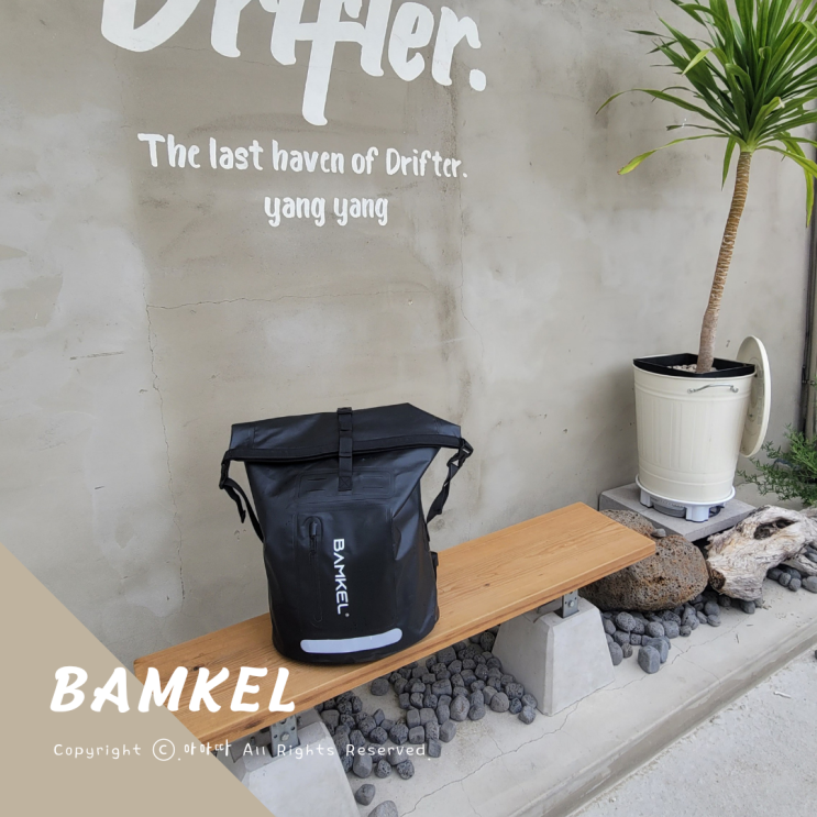  서핑수트도 담기는 넉넉한 방수백팩 BAMKEL 35L