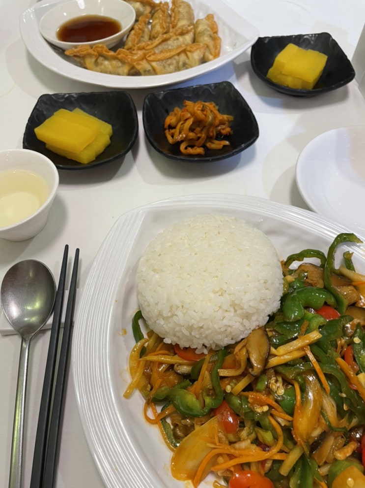  학동역 난랑 / 바른정육식당 / 헤야 고추덮밥,육회비빔밥,함박스테이크정식