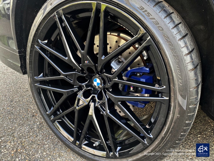 BMW X6M 컴페티션 818M 블랙유광 휠도색