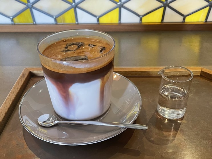  감성X꼬소함 폭발한 커피맛집 제레미 / 제주 애월 카페