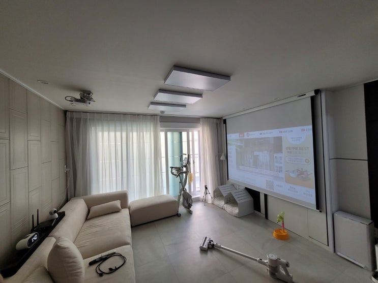 아파트 거실에 큰 영상 보려고 LG PF50KS 빔프로젝터랑 스크린 천장설치