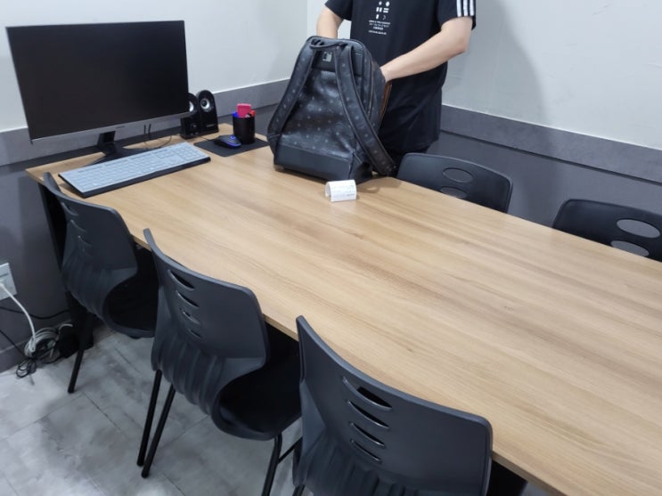  윙스터디 신촌점 / 신촌 스터디룸 저렴하고 깨끗한 스터디카페 (커피도 무료임)