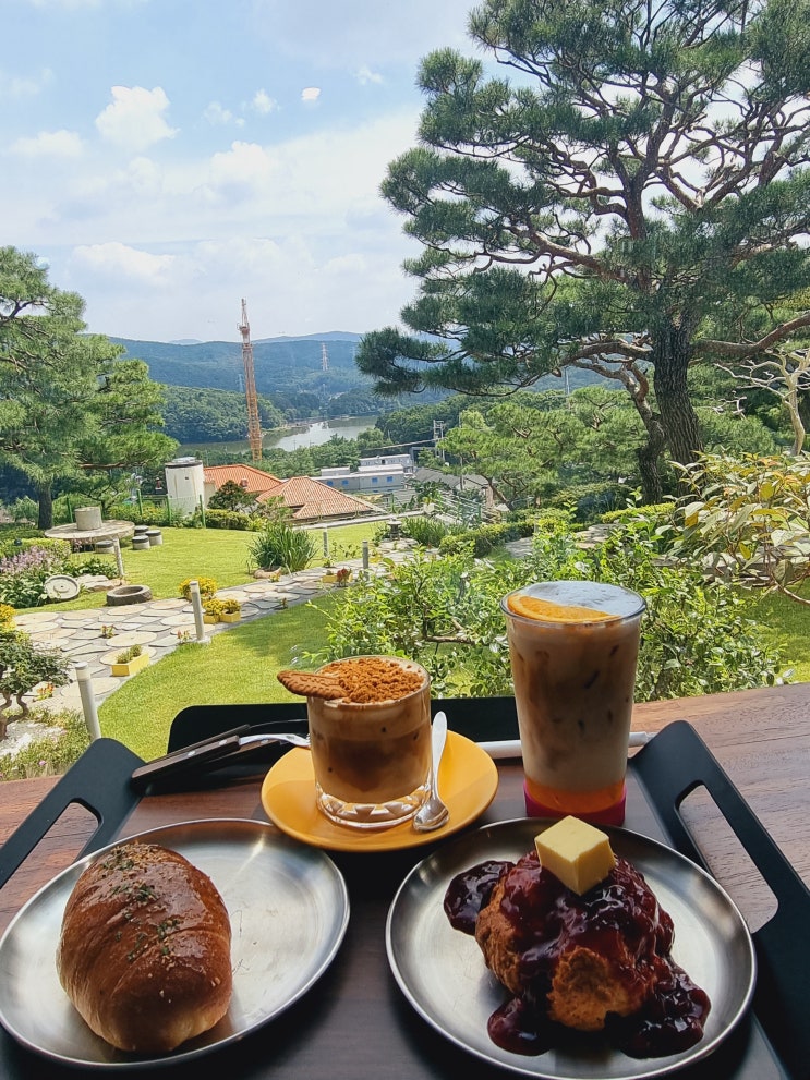  [ 용인 고기리 카페 레이크 106 ] 고기동 대저택 분위기 좋은 용인 카페 레이크 106 _ 판교레이크골프클럽근처  뷰좋은 마운틴뷰 루프탑있는 고기리 카페 LAKE 106