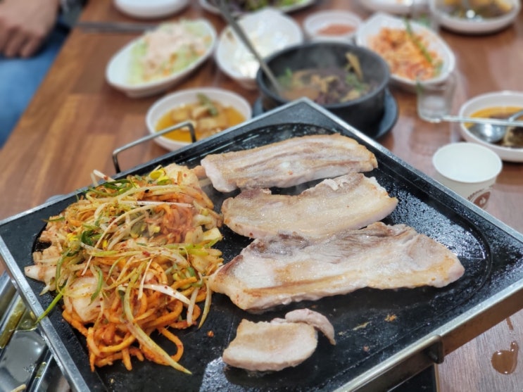 고색동 삼겹살 만족감에 늘 방문중인 머내돌삼겹살 고색동 삼겹살 만족감에 늘 방문중인 머내돌삼겹살
