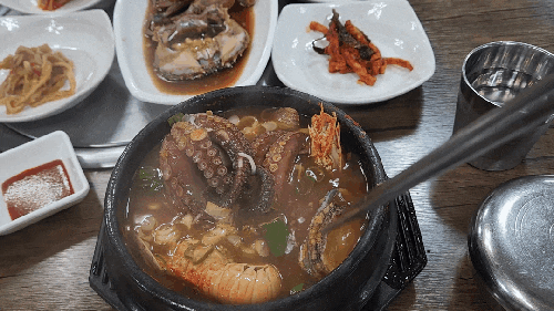  용두암해변 앞에 위치한 제주도공항근처맛집 청도해물탕