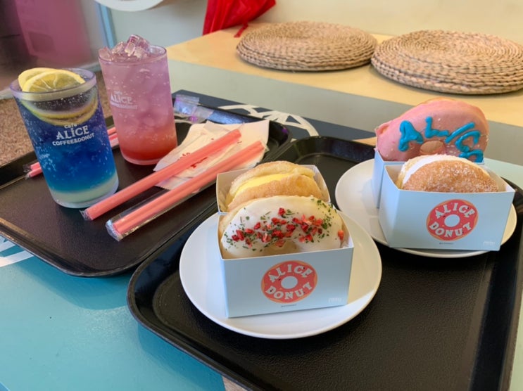 해운대도넛맛집 cafe ALICE 엘리스도넛 센텀본점 (+ 앨리스도넛, 동백꽃도넛, 코코넛생크림도넛, 바나나우유생크림도넛, 오로라레몬에이드, 구아바바이올렛에이드) 해운대도넛맛집 cafe ALICE 엘리스도넛 센텀본점 (+ 앨리스도넛, 동백꽃도넛, 코코넛생크림도넛, 바나나우유생크림도넛, 오로라레몬에이드, 구아바바이올렛에이드)