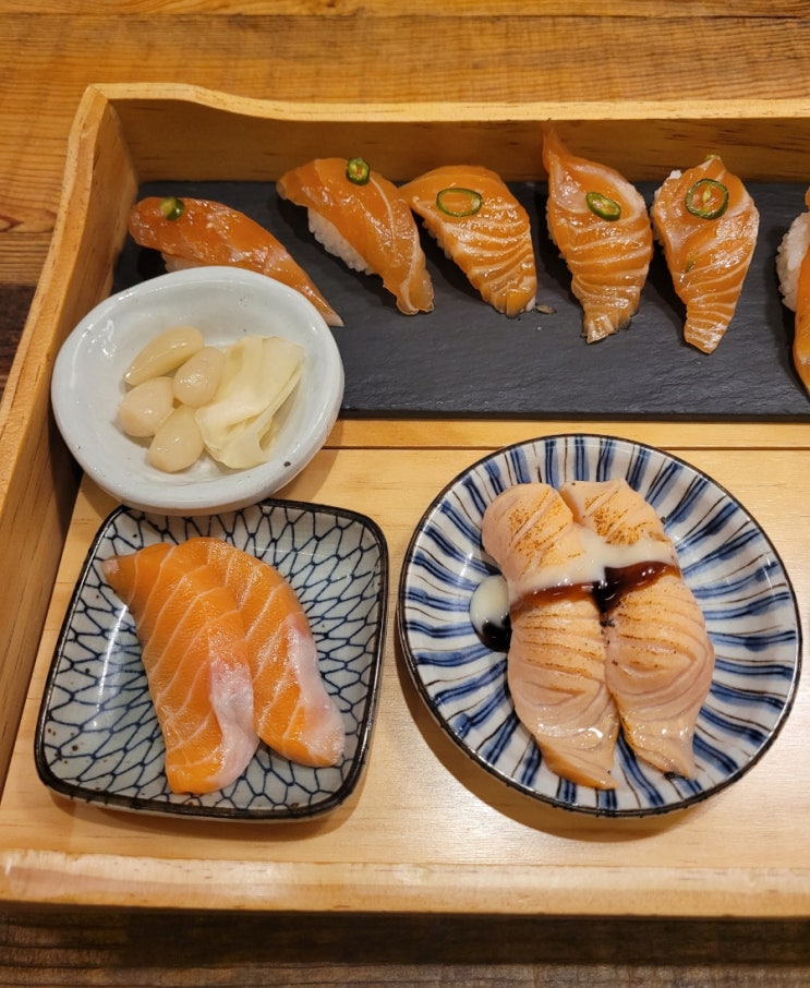  강동구청 맛집 연어로만 성내점 저녁 늦게 혼밥하기에 제격
