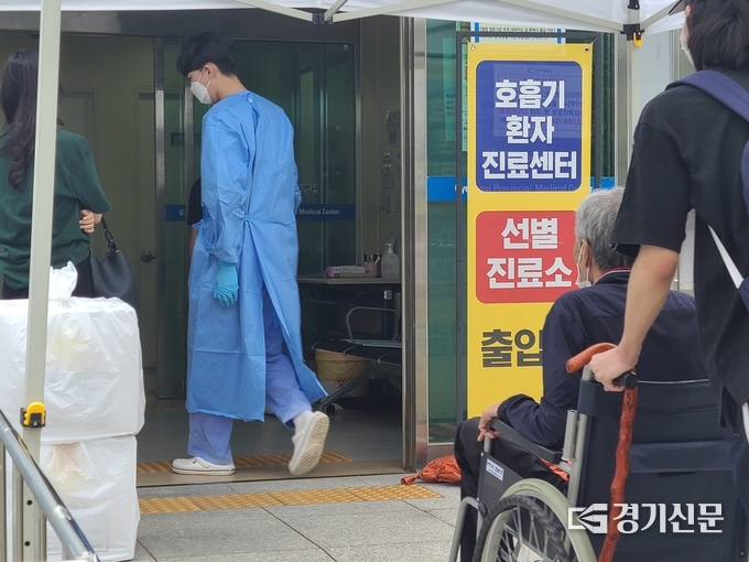요양시설 코로나19 재확산세 초비상 “바깥세상과 인식 차 크다” 요양시설 코로나19 재확산세 초비상 “바깥세상과 인식 차 크다”