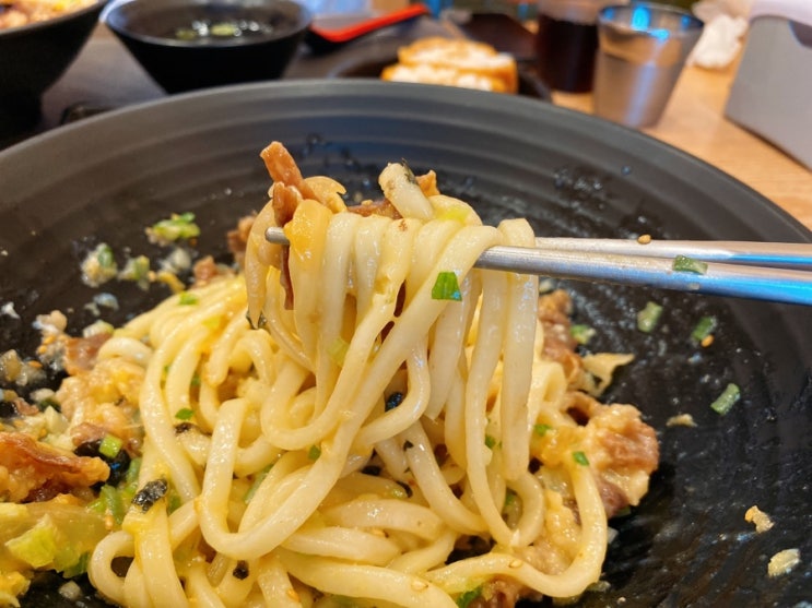  부산 영도 흰여울마을 밥집, 마호우가 니꾸가마타마 우동과 규동